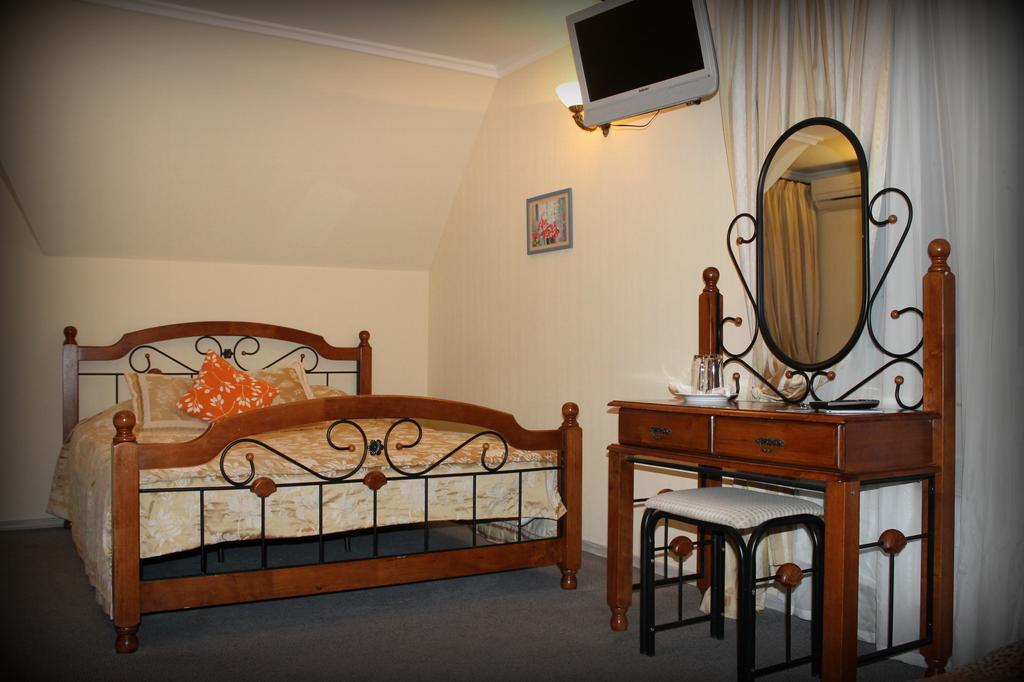 Edem Hotel Chubynske Ngoại thất bức ảnh