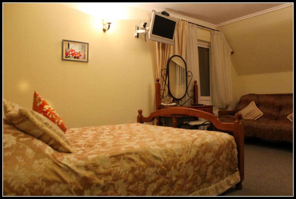Edem Hotel Chubynske Ngoại thất bức ảnh