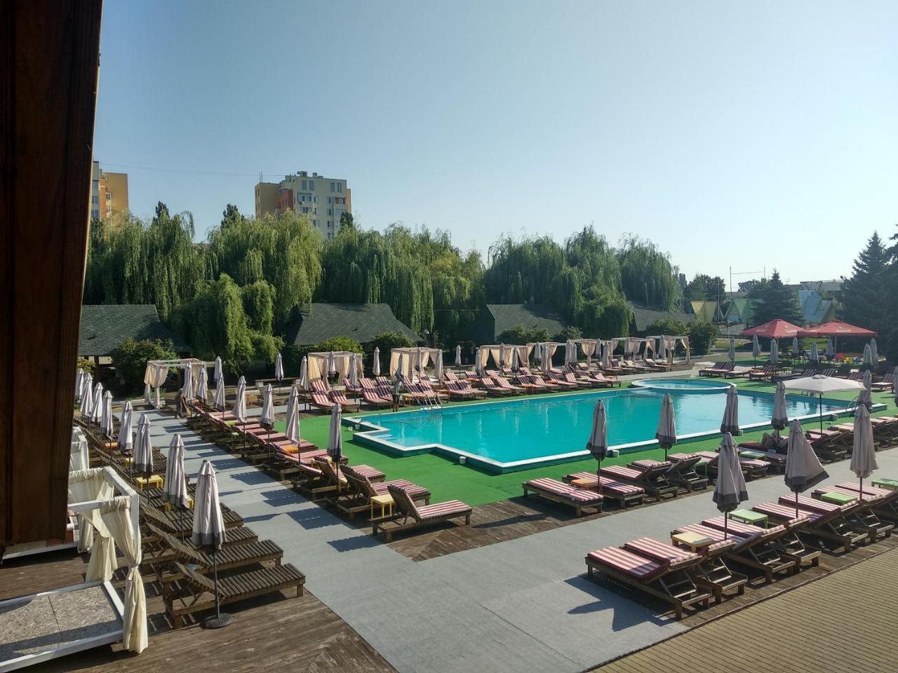 Edem Hotel Chubynske Ngoại thất bức ảnh